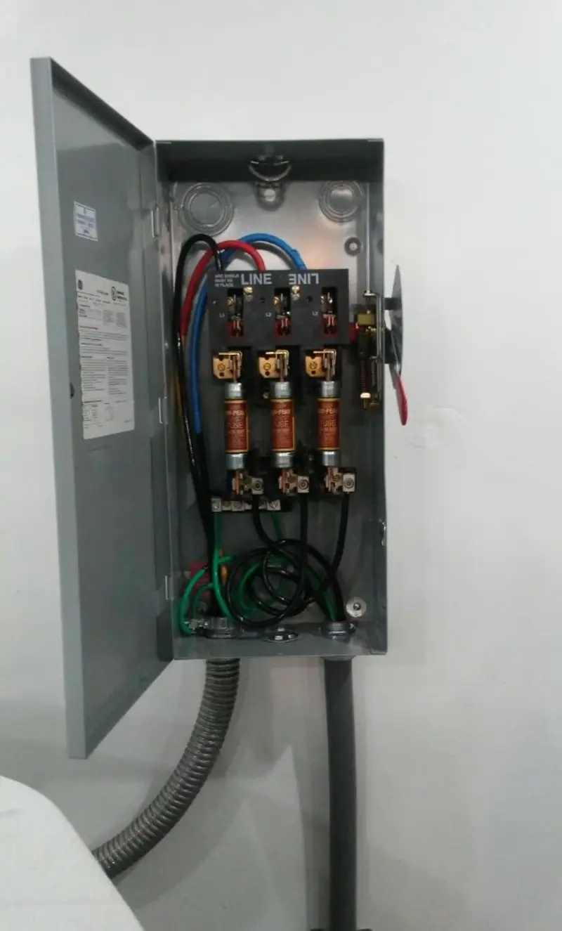 Three-phase disconnect switch installed for Smoke Detector Installation in Delaware
